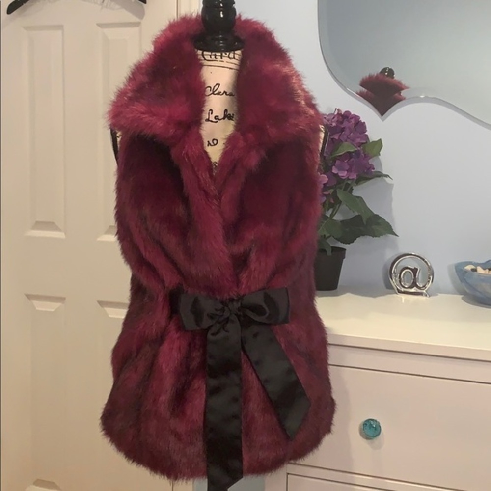Steve Madden Magenta Faux Fur Vest Tie Close NWOT - Picture 4 of 8
